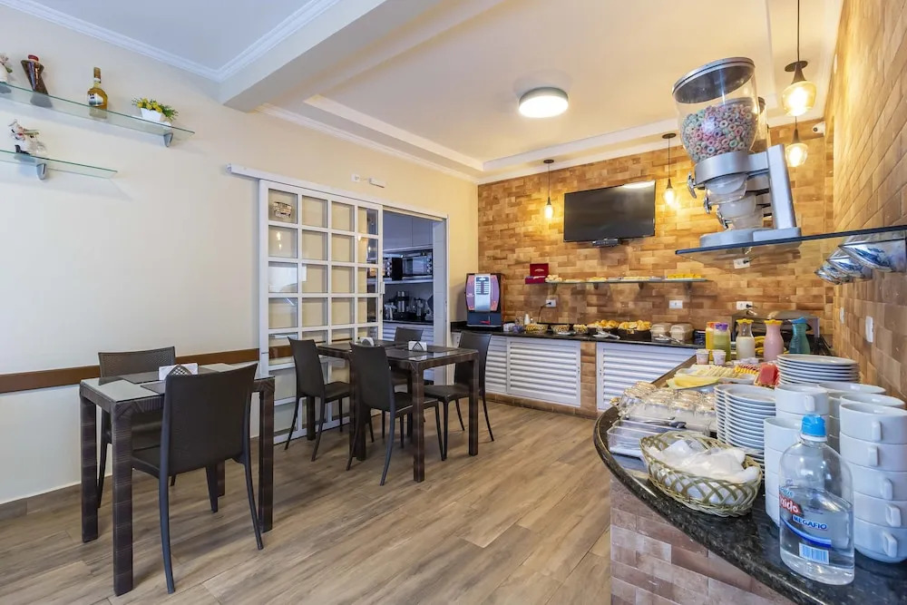 Maresias Hostel & Suites