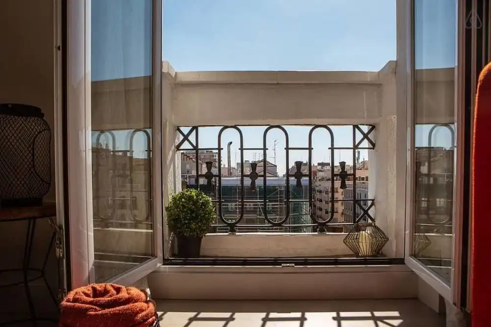 Sophisticated 3bed W/balcony 2min to Tube