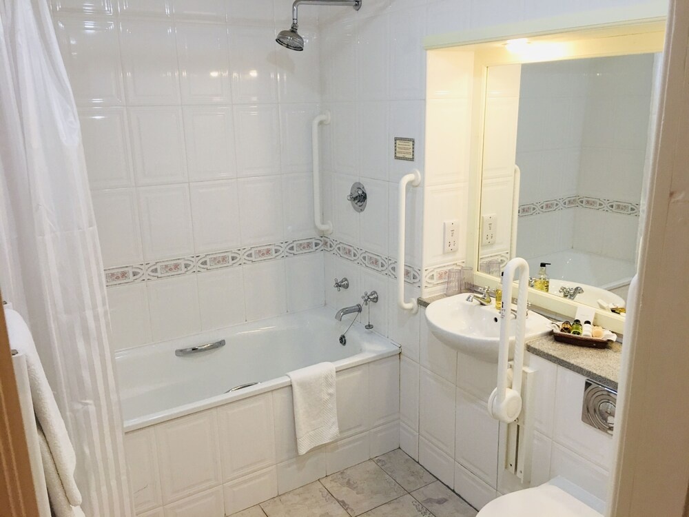 Wolds Village Hotel