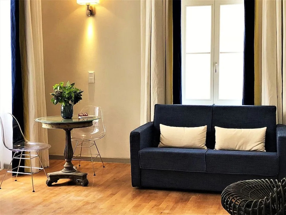 Acropolis TownHouseCo Suites