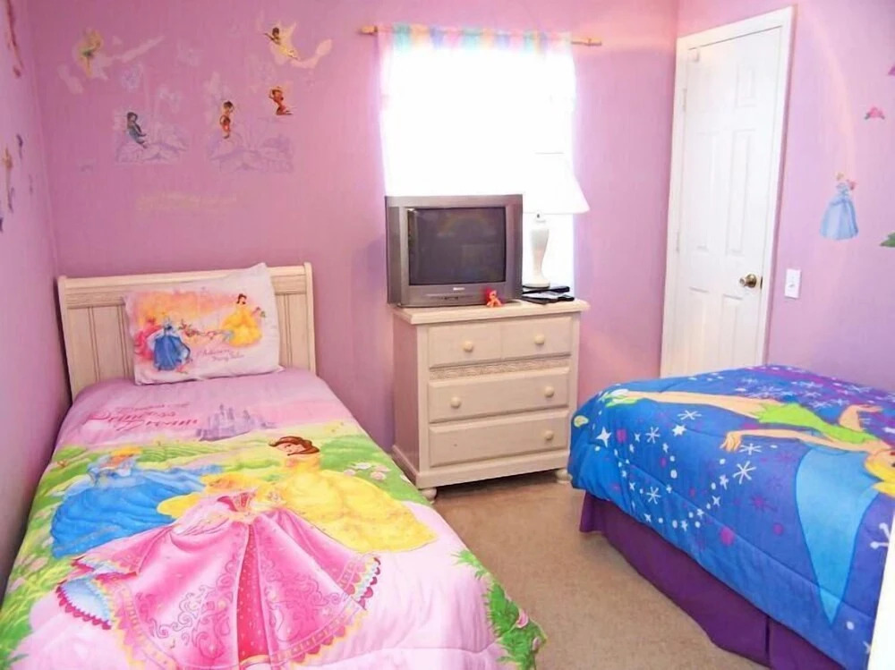 8160 The Windsor House 4 Bedroom by Florida Star