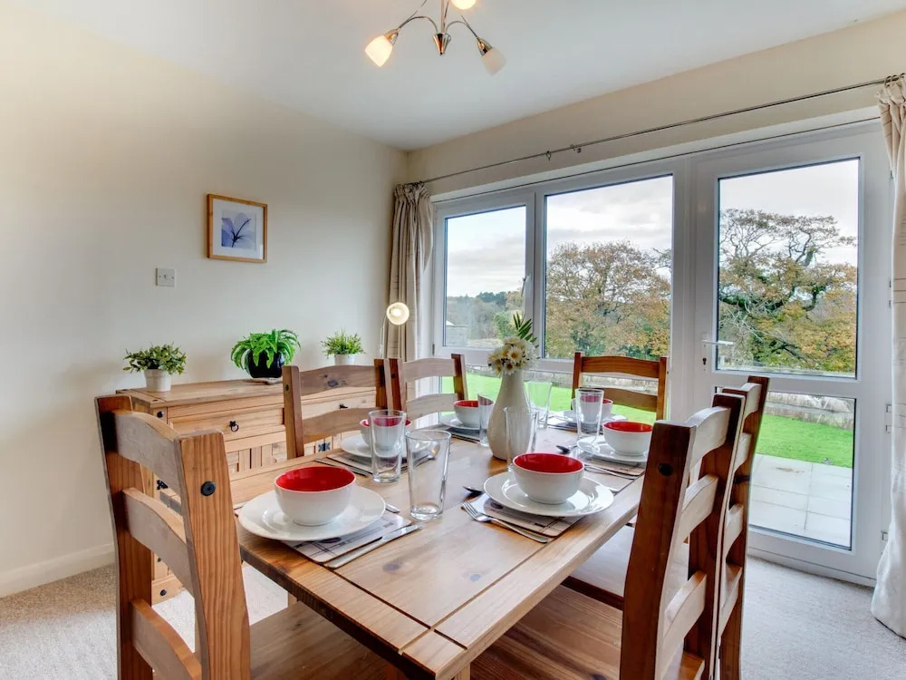 Homely Holiday Home in Saundersfoot With Garden