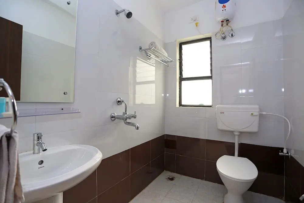 Capital O 9010 Hotel Railview