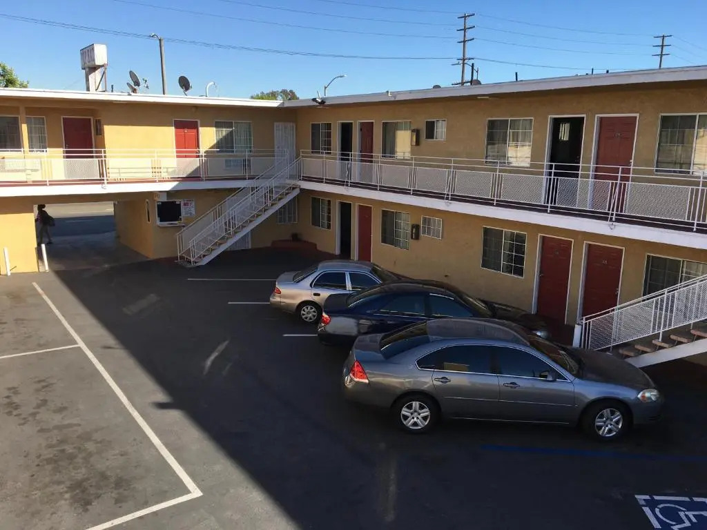 Top Hat Motel