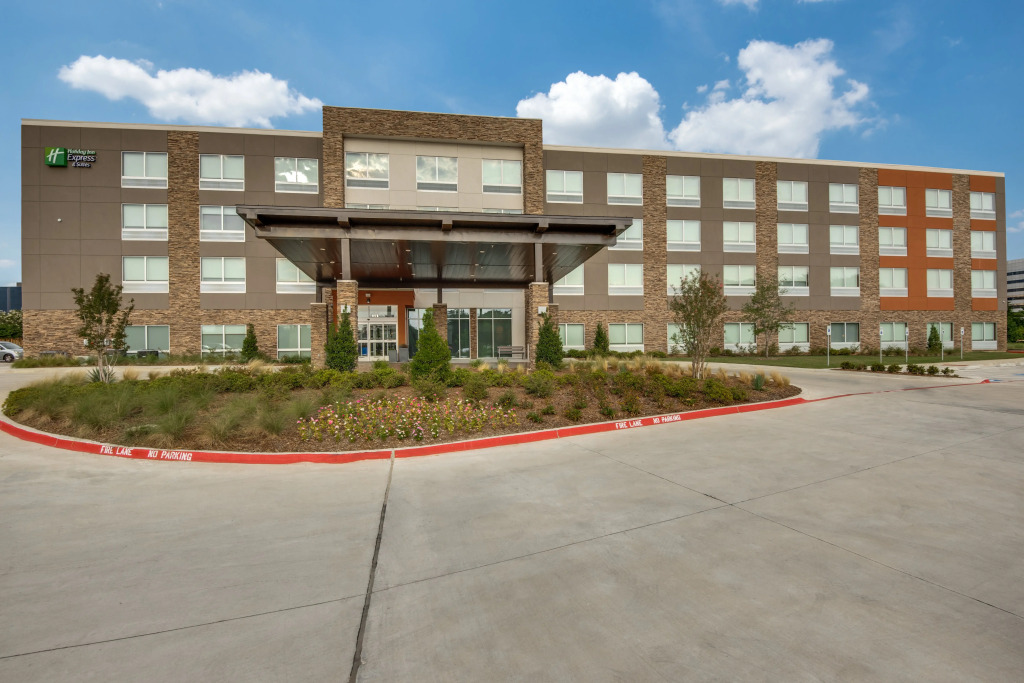 Holiday Inn Express & Suites Dallas North - Addison by IHG