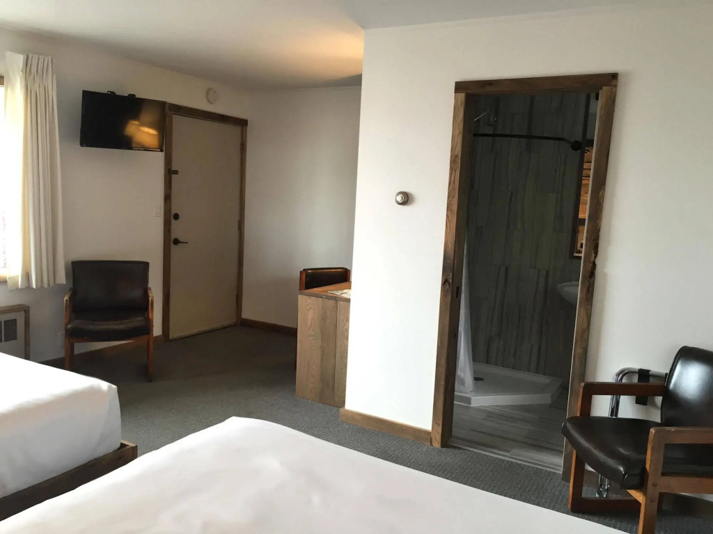 Aqua Aire Inn & Suites
