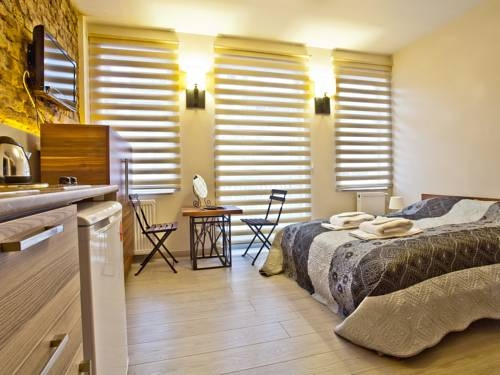 Leon Suites