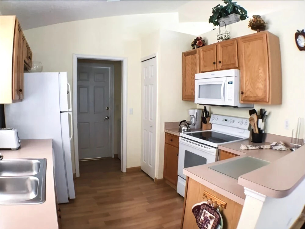 Golf Course View Private Pool ! 3 Bedroom Home