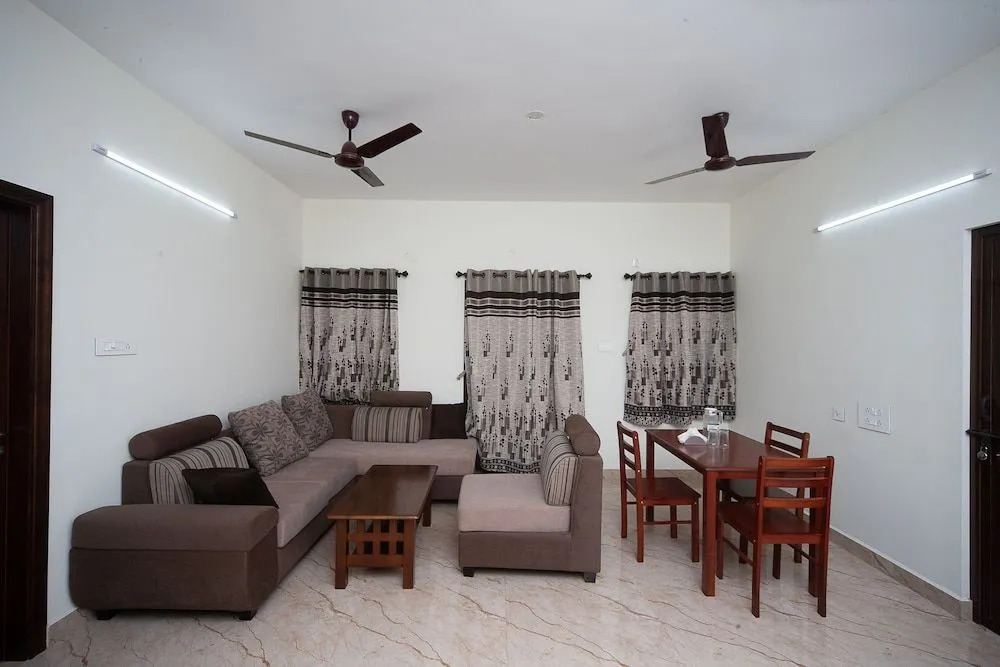Oyo 24784 Fen Breeze