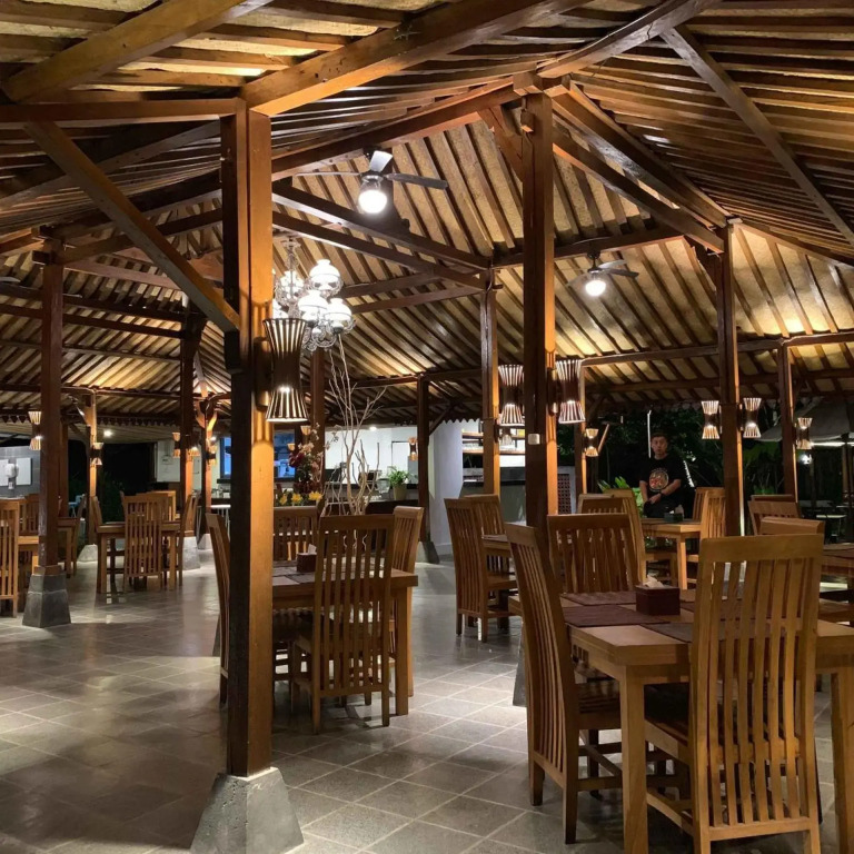 The Nalaya Hotel & Resto