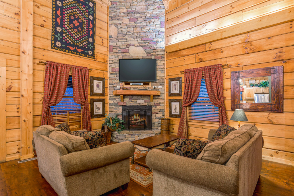 McCormack's Mill Custom Cabin with Hot Tub Resort Pool Arcade Games and 2 Miles from The Island