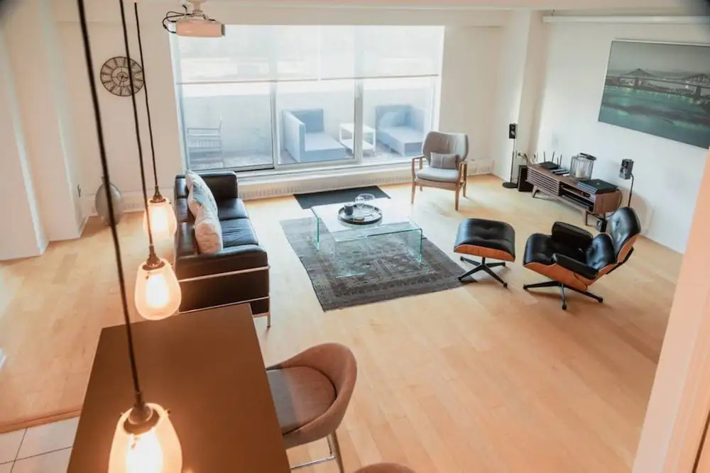 Spacious Family Condo In Swansea, Toronto