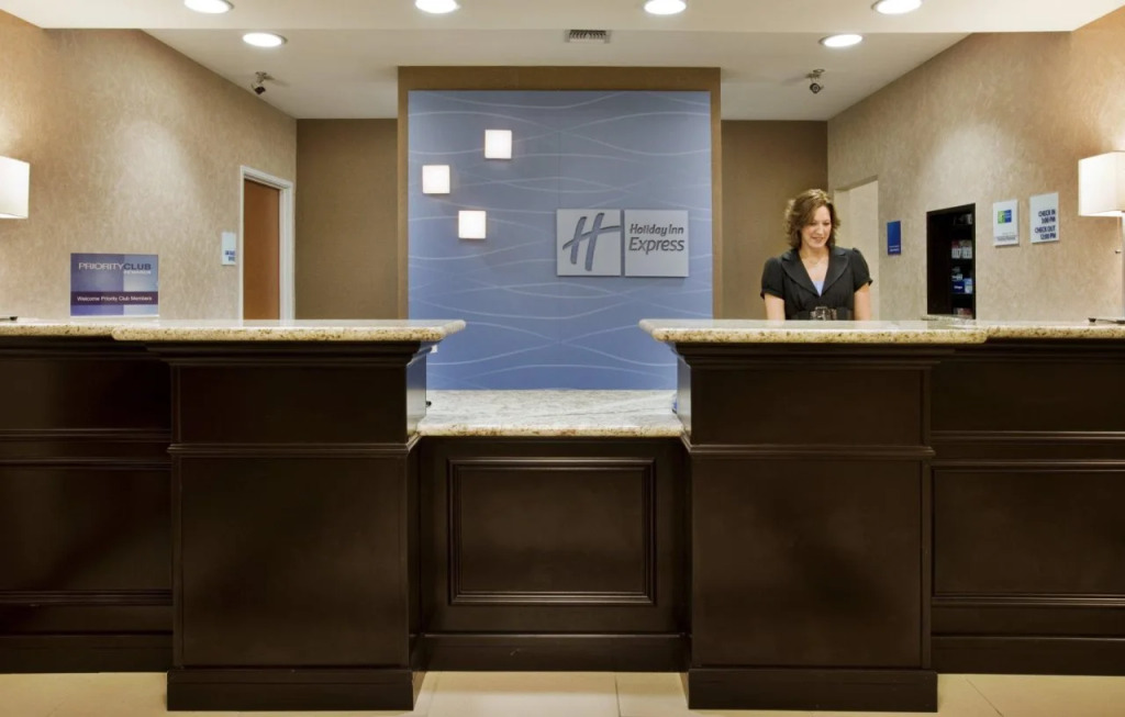 Holiday Inn Express and Suites Pryor by IHG