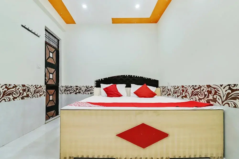 Shri Govind Dham by OYO Rooms