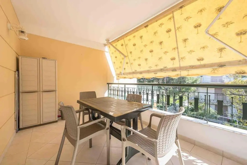 Saronis seaview 2bdr residence 500m from the beach