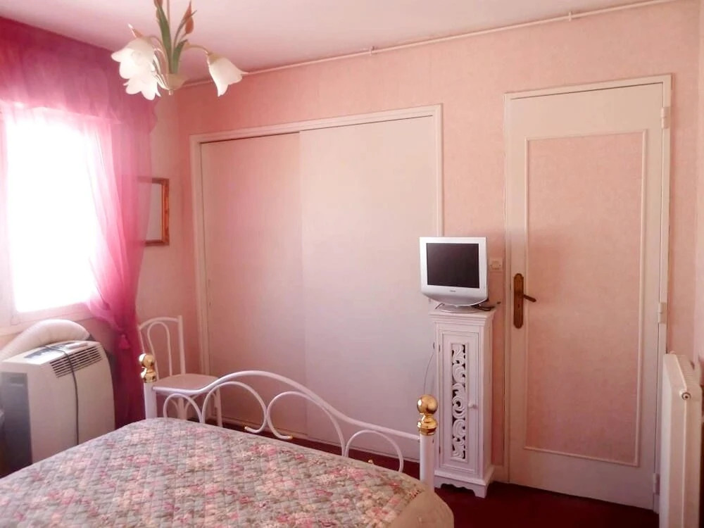 House With 3 Bedrooms in Royan, With Wonderful sea View and Enclosed G