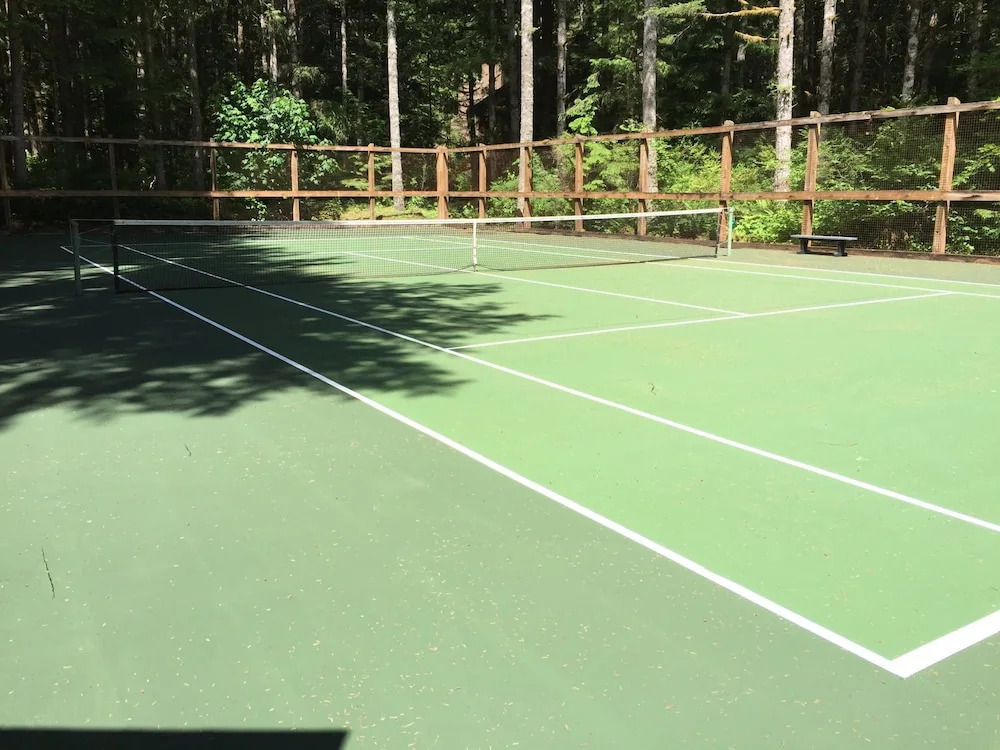 Mt. Baker Lodging Condo #80 – Fireplace, Sleeps 4! by MBL