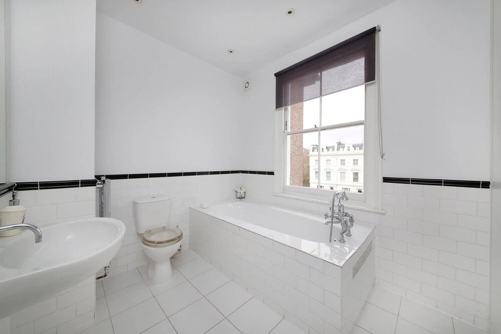 3 Bedroom Notting Hill House With Balcony