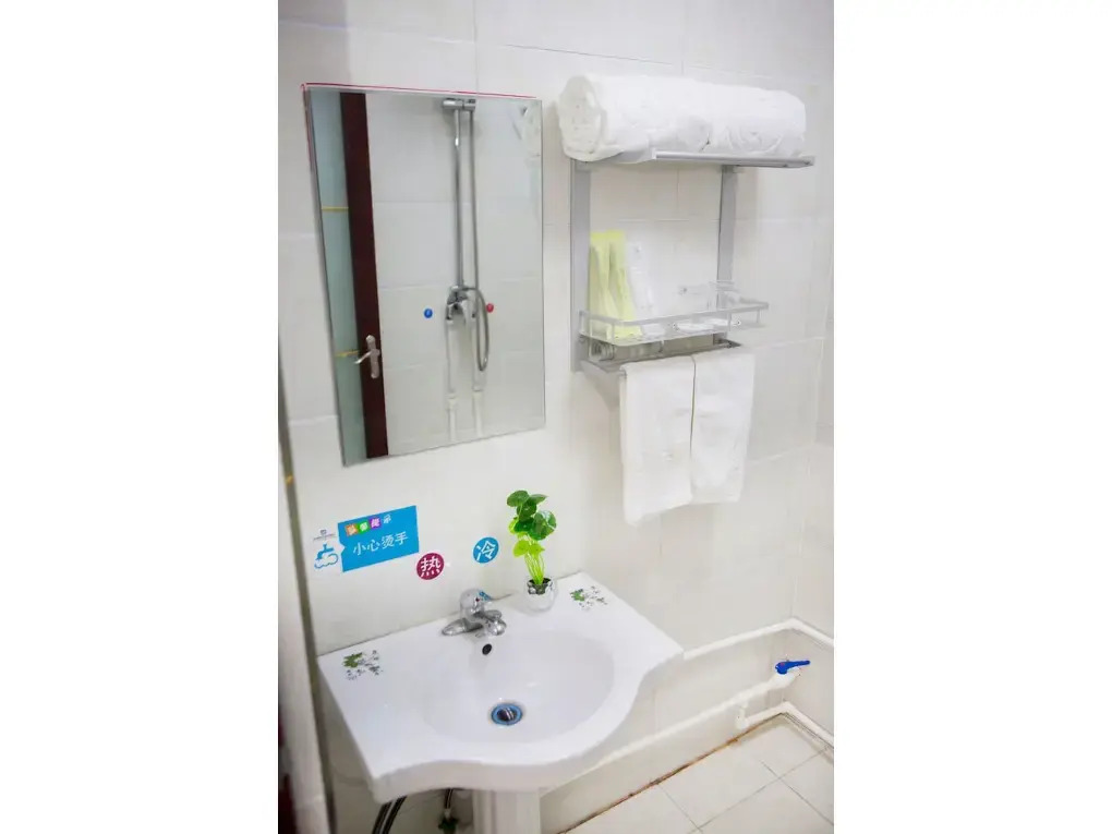 Yijie Holiday Hotel  Laiyuan Baishishan
