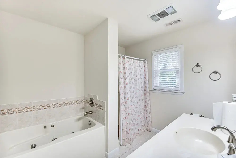 3 Mi to Huntington Beach: Hampton Family Home!