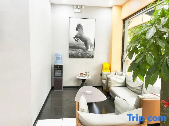 Huanpeng Collection Hotel (Yulin Bus Station Main Store)