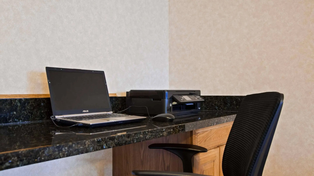 Serena Inn & Suites