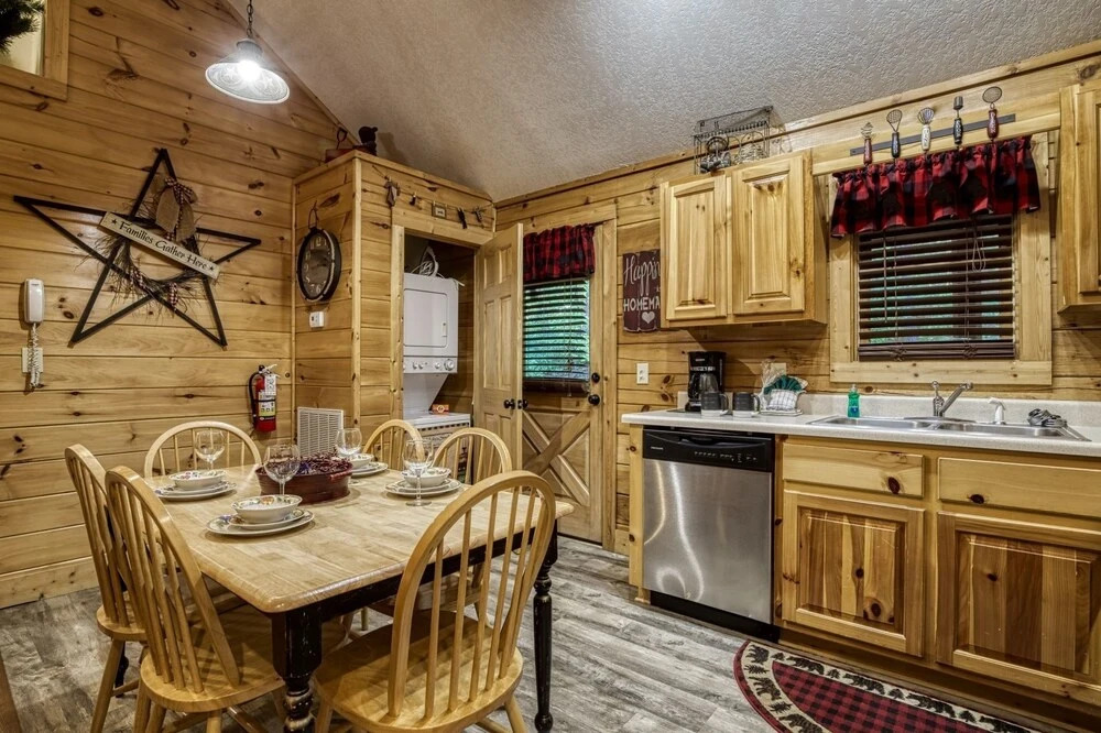 ER306- A Smoky Mountain Dream- Great location- Close to town cabin