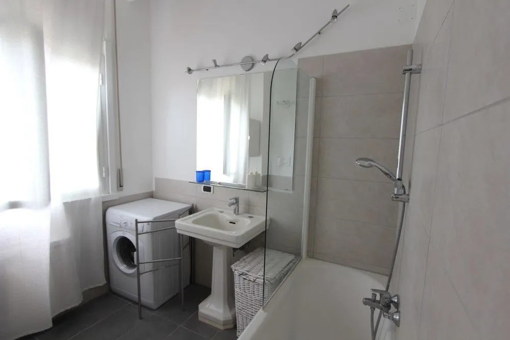 Room In Roma Isole
