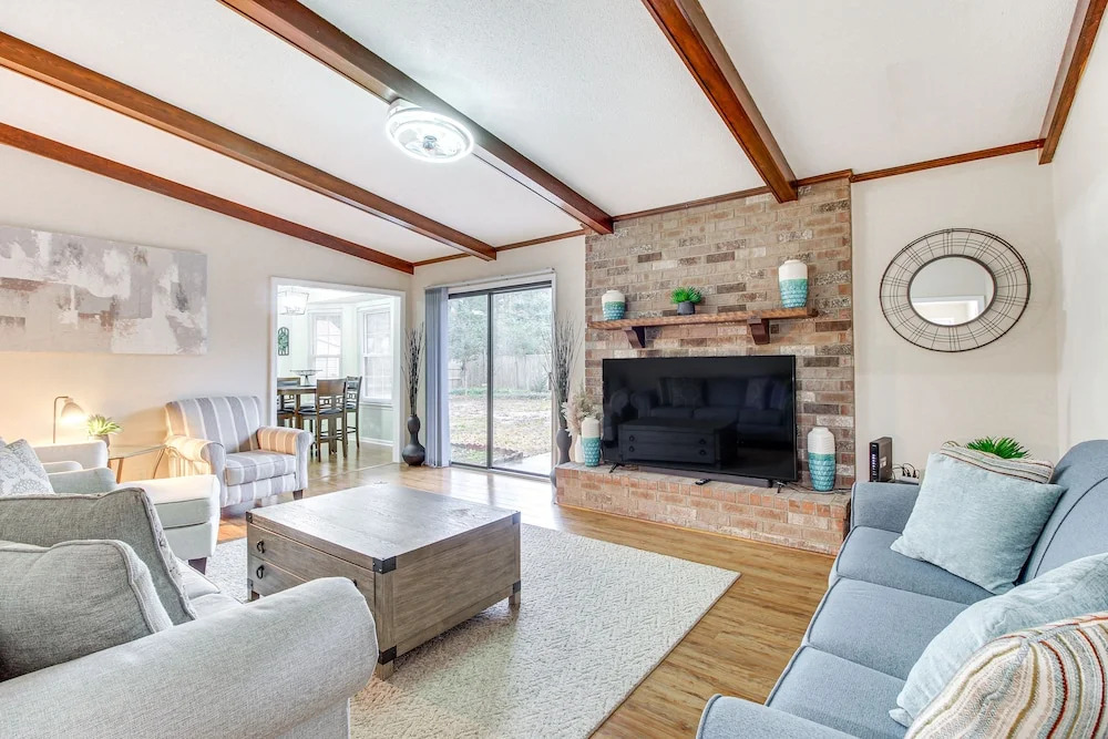 Single-story Savannah Home w/ Private Backyard!, Savannah