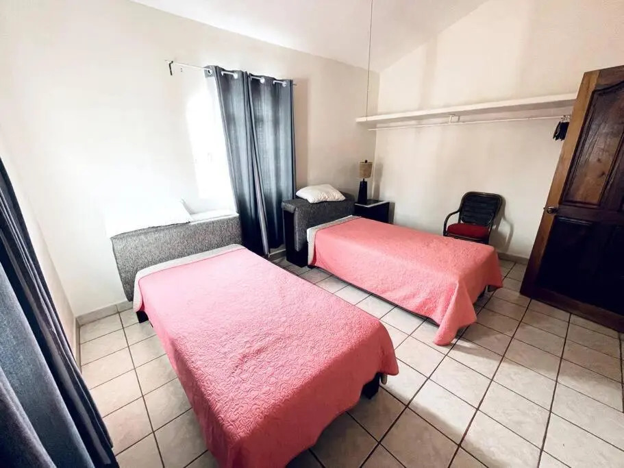 Casa grande con 4 habitaciones! Cerca del mar.