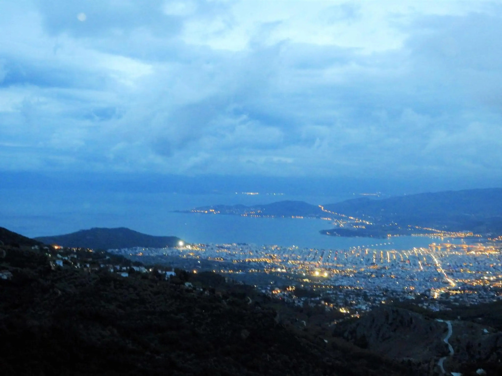 4 bedrooms house with sea view furnished terrace and wifi at Volos 6 km away from the beach