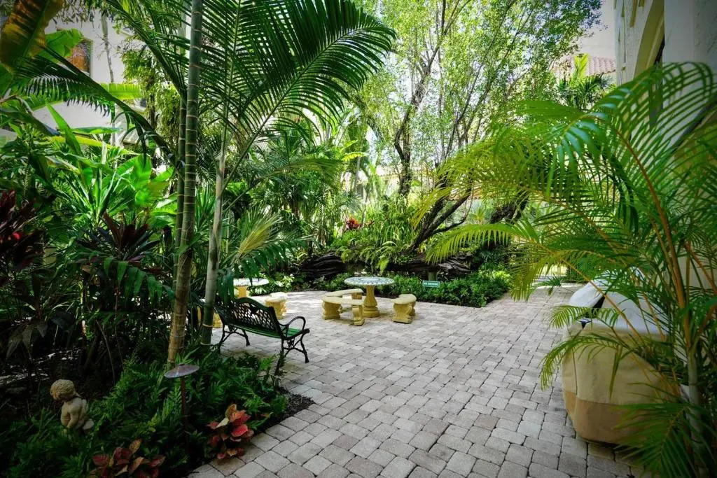 Hemingway Suites at Palm Beach Hotel Island
