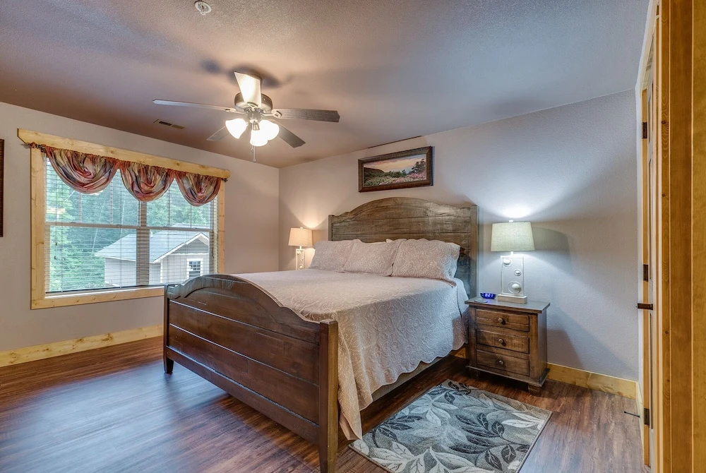 Swimmin in the Smokies - Six Bedroom Chalet
