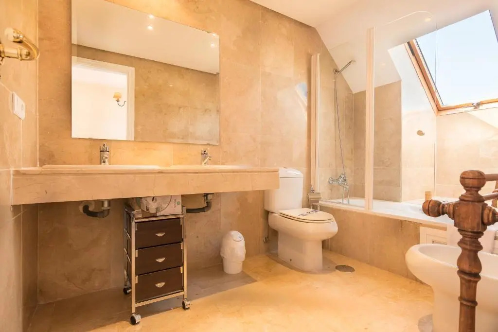 2233-Lovely 2 bedrooms on the beach, pool and port