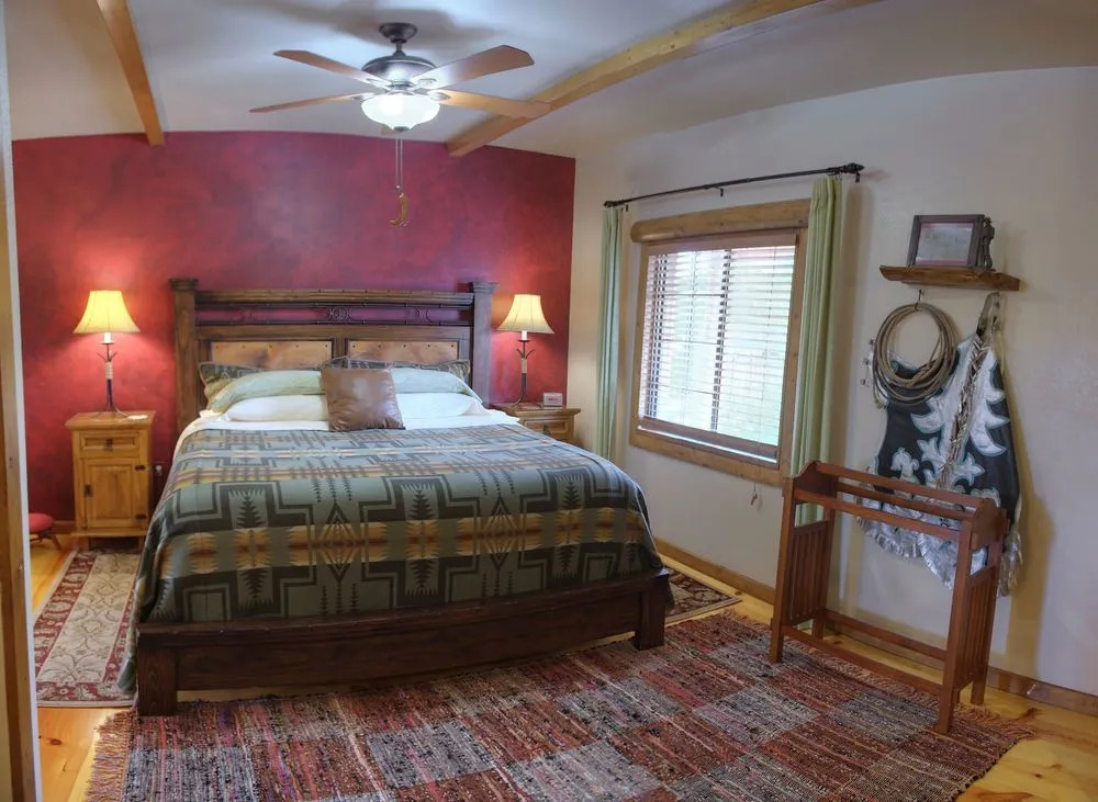 Grand Canyon Basecamp Hot Tub 4 King Beds