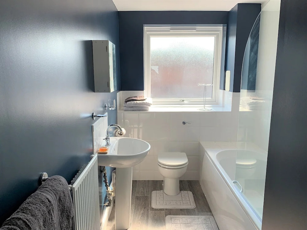 Toothbrush Apartments - 2 Bed 1 Bath Apt