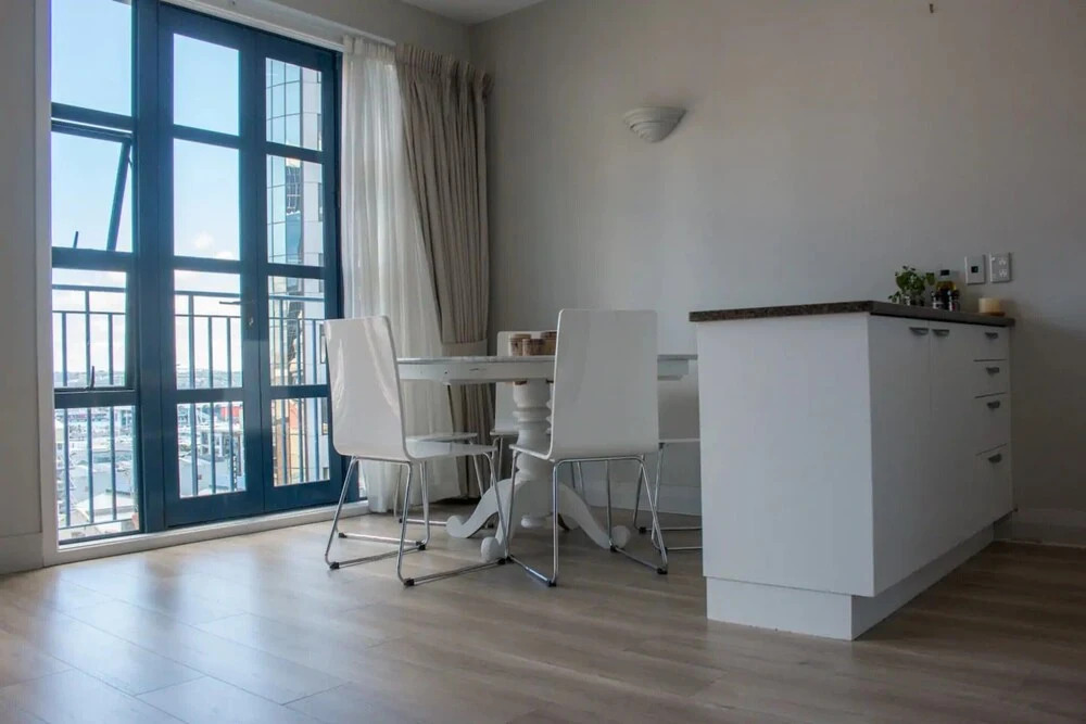 Amazing Penthouse Apartment with Balcony and Harbour Views