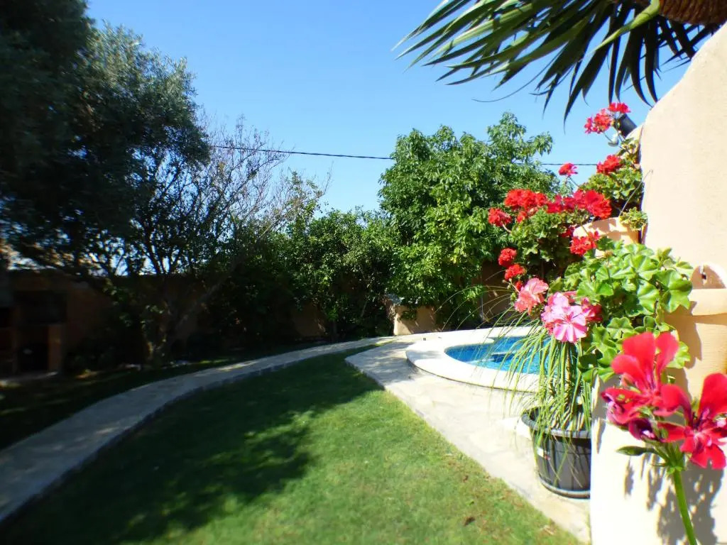 Rural house with private pool, new and beautiful garden