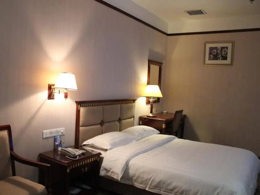 Guofeng Hotel Hongling