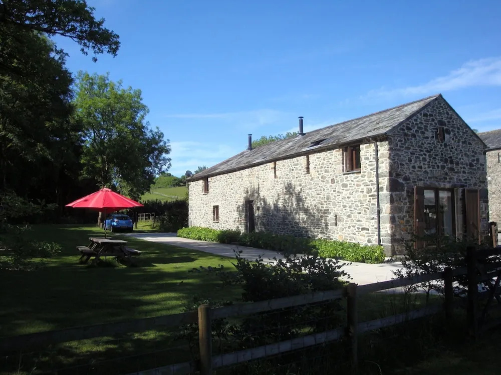 Plush Holiday Home in Tavistock with Garden near Swim Center