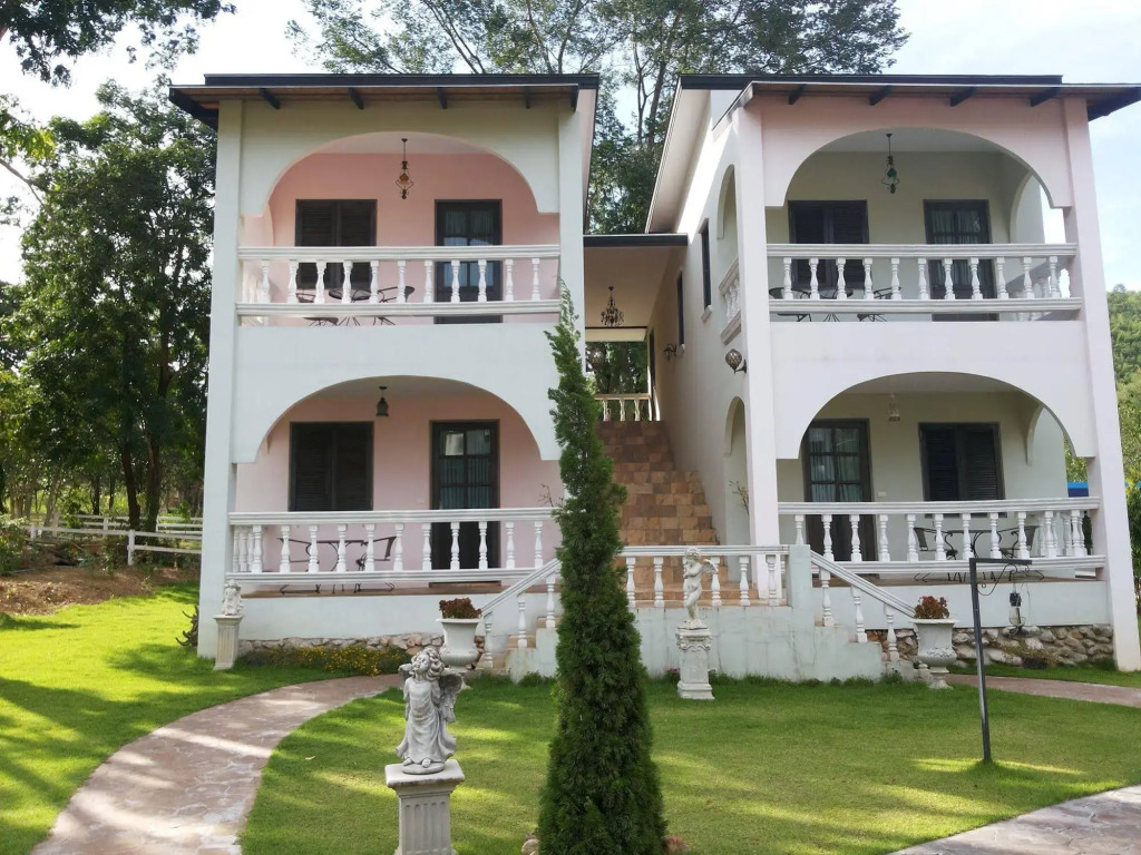 Stamp Hills Resort