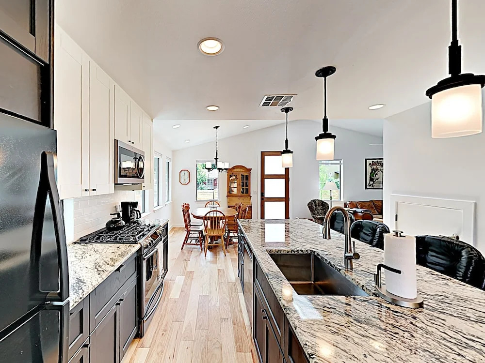 Stylish East Austin - Near Downtown & River 3 Bedroom Home