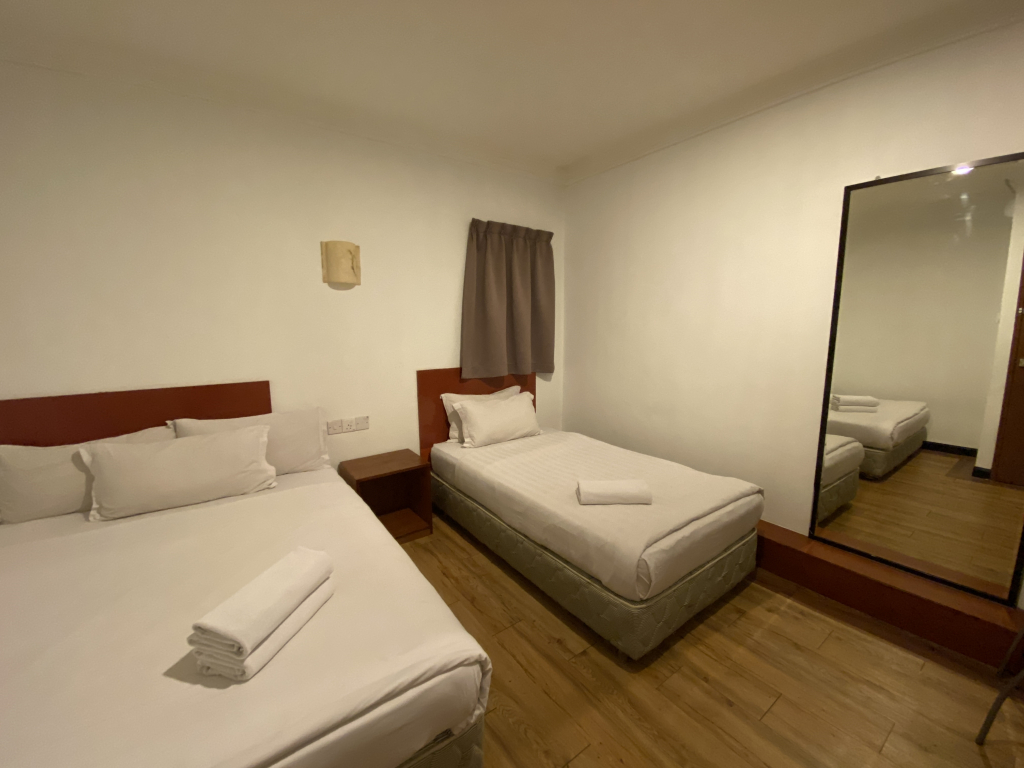 Switz Paradise Hotel - 5 minute walk to Centre Point and 10 minute walk to waterfront