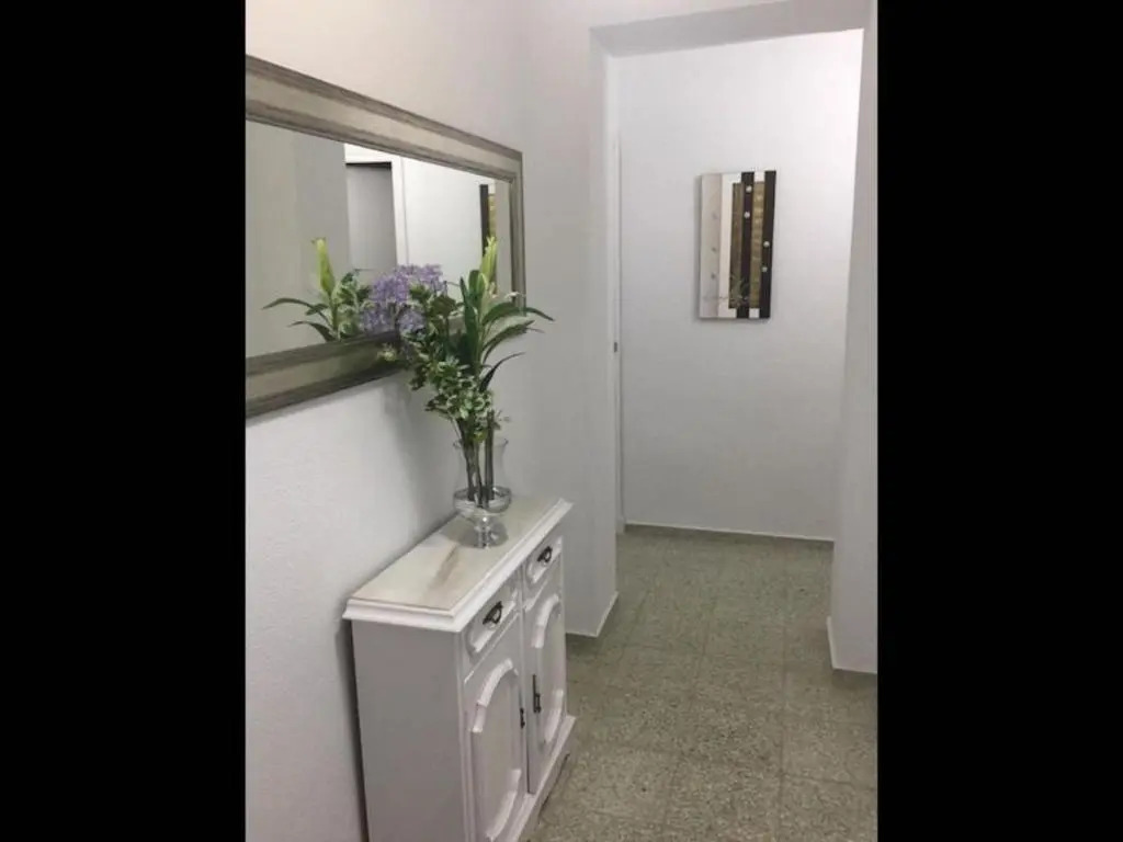 15 Minutes Walk to the City Centre and Beach 3 Bedroom Apartment Deluxe -esp1yr