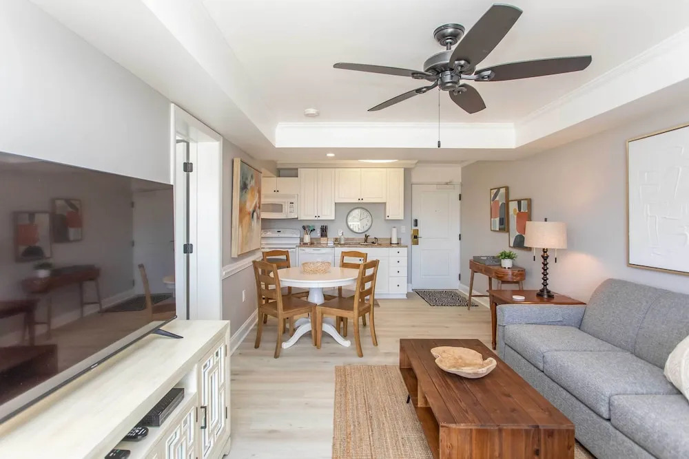 Summerhouse Villas Condo: Private Resort Beach