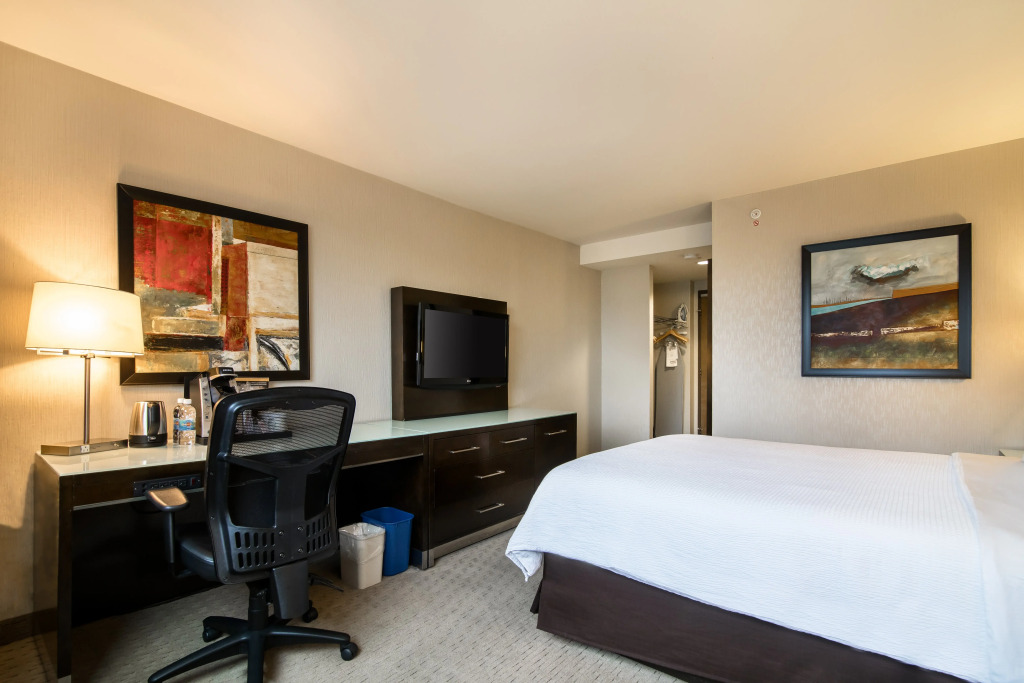 Holiday Inn Vancouver-Centre Broadway by IHG