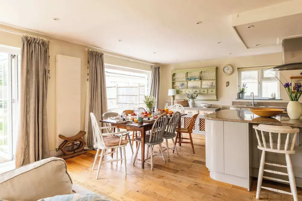 Light-filled Family-friendly Beach House
