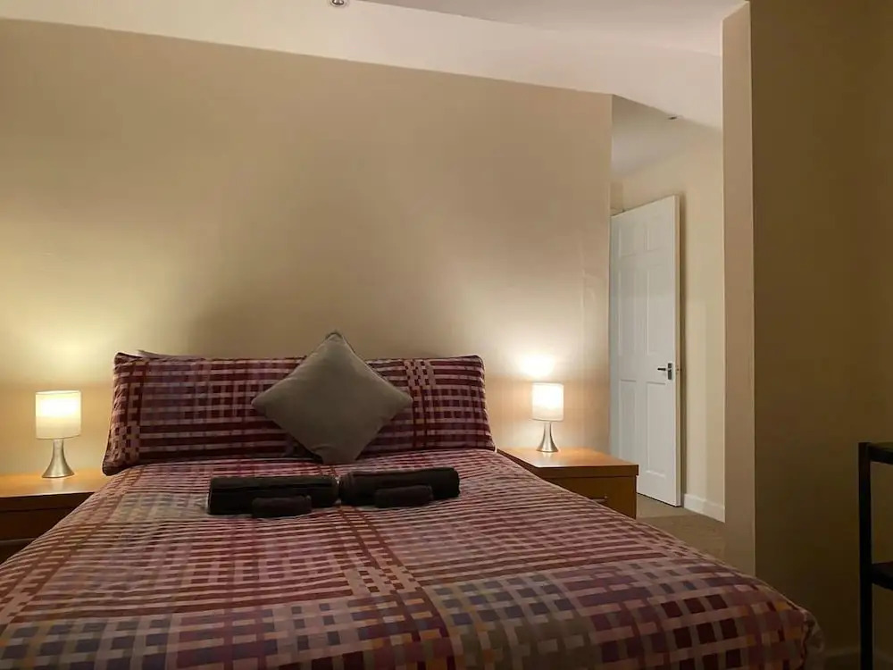 Apartment - Sleeps 2 - Pet Friendly - Parking