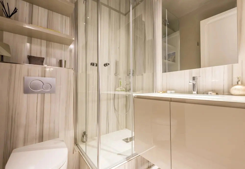 Four Saint Germain - Elegant Spacious 3 BDR Apartment in the Heart of Saint Germain
