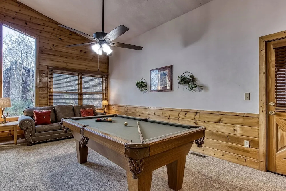 ER316- Black Bear Hideaway Great location- Close to town cabin
